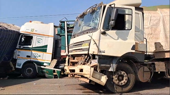 truck collide