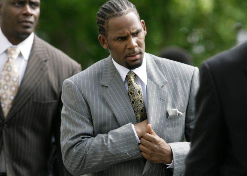 R. Kelly at the Cook County Criminal Court Building, June 12 2008, in Chicago as closing arguments began in his child pornography trial.