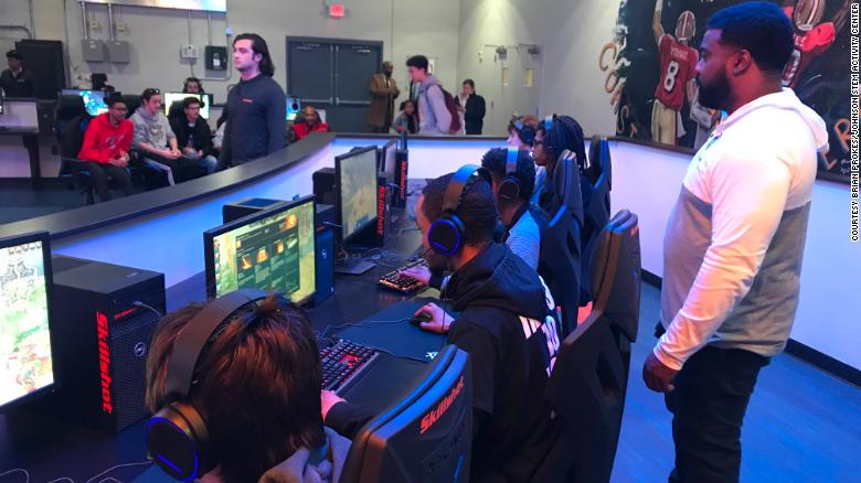 An esports match between North Atlanta High School and Grady High School.