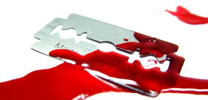 blade cut blood