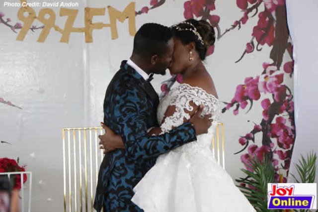 Adjetey Annag and wife kiss