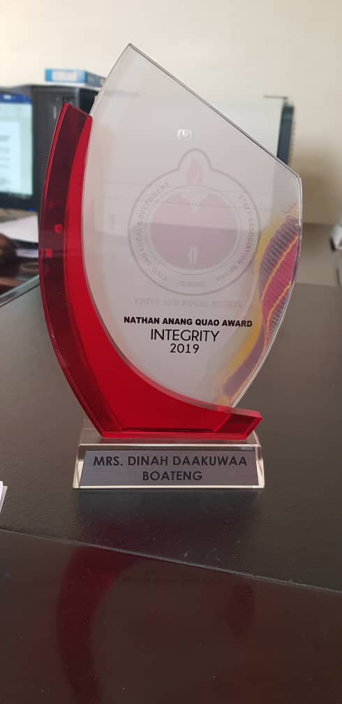woman who rejected anas bribe recived award