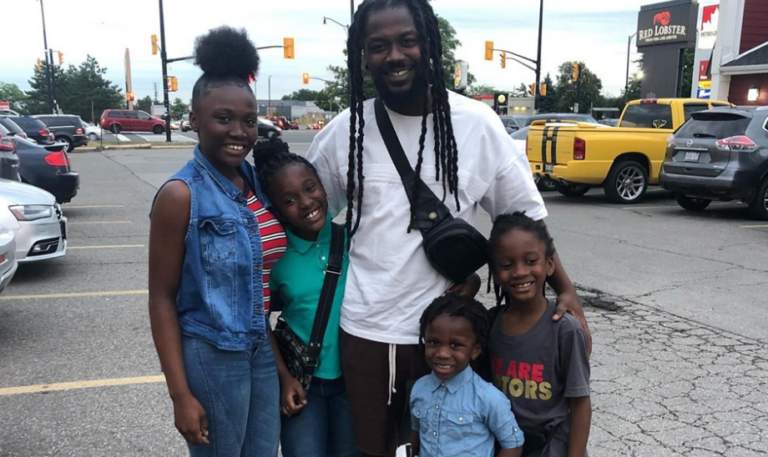 Photos: Samini in a gleeful pose with his children