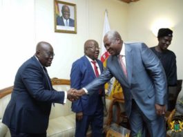 Akufo Addo and Mahama in a handshake