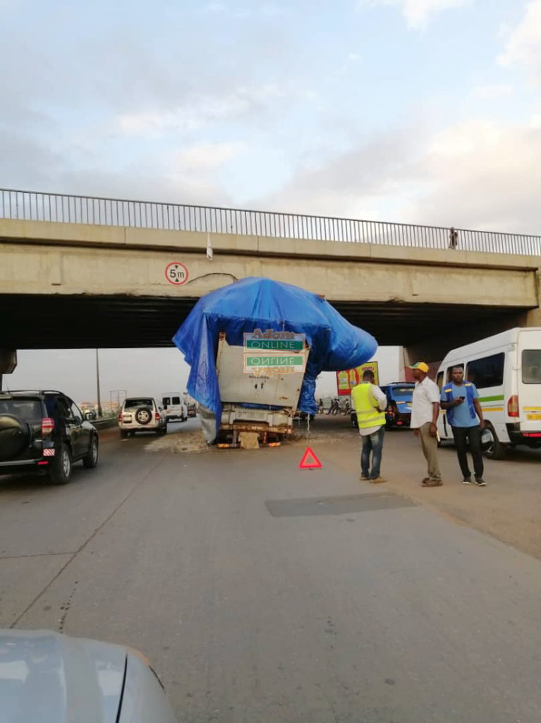 truck stuck in Tema