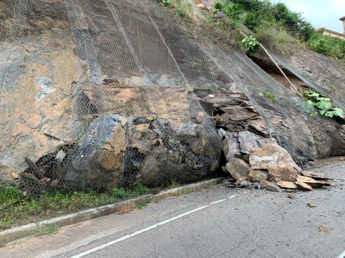 The Ghana Highway Authority (GHA) has blamed shoddy work done by the contractor for the incessant mudslide on the Peduase-Aburi road.