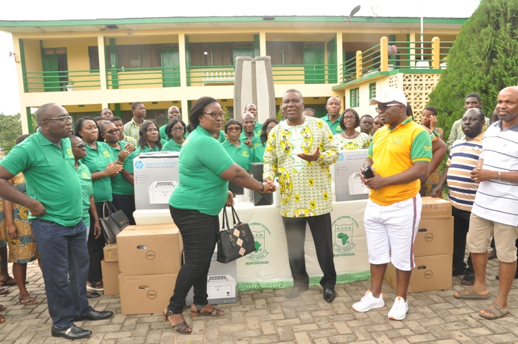GHANASS 1988 year group supports school with brand new computers