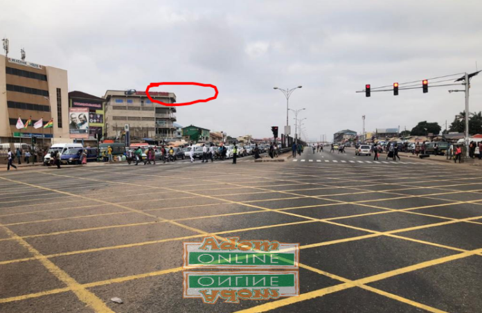 Drivers who usually ply Lapaz (Las Palmas) stretch on the N1 highway from Mallam-Nyamekye junction towards the Accra Mall would recognize that there are no traffic lights prompting them to traffic.