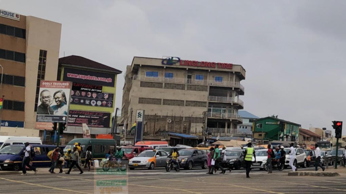 Drivers who usually ply Lapaz (Las Palmas) stretch on the N1 highway from Mallam-Nyamekye junction towards the Accra Mall would recognize that there are no traffic lights prompting them to traffic.