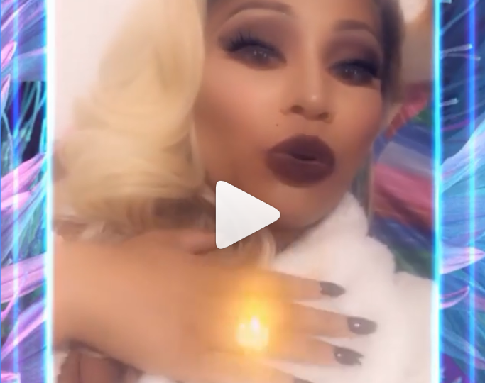 Nicki Minaj shows off massive wedding ring from husband Nicki Minaj shows off massive wedding ring from husband