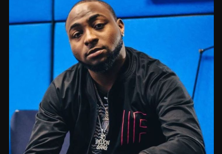 Watch moment Davido smashed fan’s phone for taking selfie [Video]