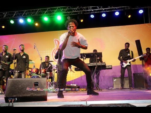 Watch: Fameye’s dope performance at Adom TV’s Nsoromma 2 launch (Video)