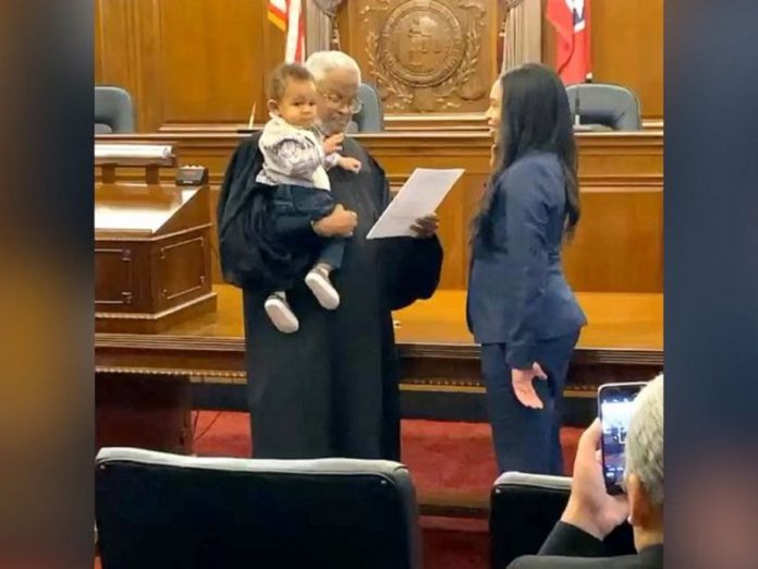 Judge holds baby as mom is sworn in as lawyer
