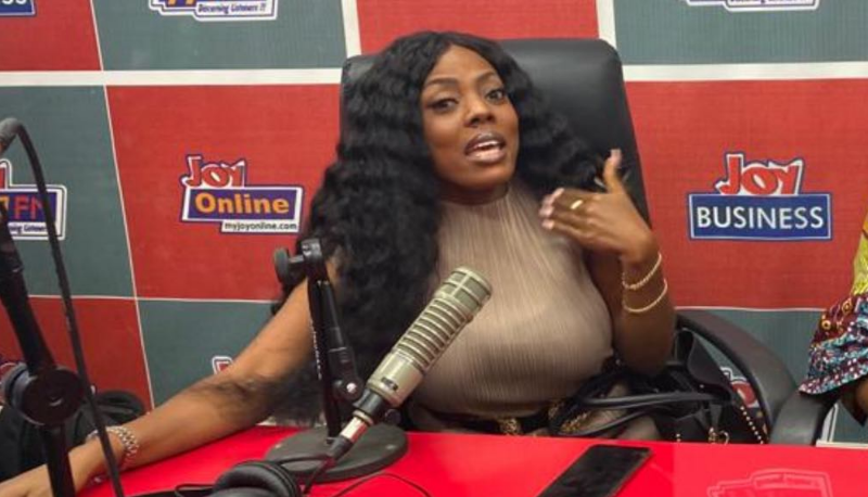 Check Out How Nana Aba Anamoah’s Savage Reply A Fan Who Asked Her If She Uses WhatsApp Check Out How Nana Aba Anamoah’s Savage Reply A Fan Who Asked Her If She Uses WhatsApp