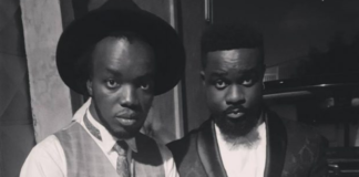 Singer Akwaboah (L) and Sarkodie