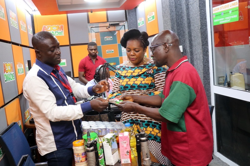 Captain Smart and his wife Akosua presenting items to Thomas