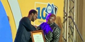 MTN Ghana CEO, Selorm Adadevoh presenting the award to George Andah