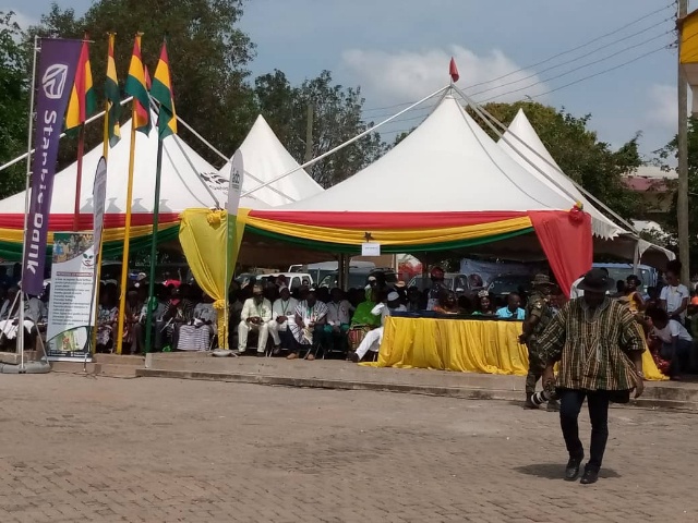 District Agric Director for Central Gonja, Mr Issah Lonsina, in his address to the farmers appealed to the government to help solve the problem of army worms faced by farmers in the area.