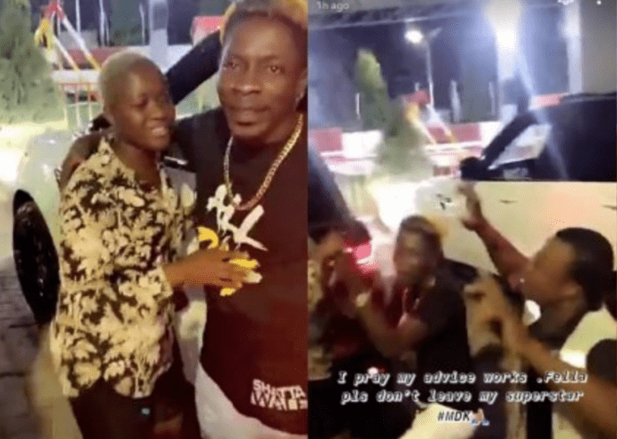 Shatta Wale kneels before Fella; visits Medikal to save their relationship