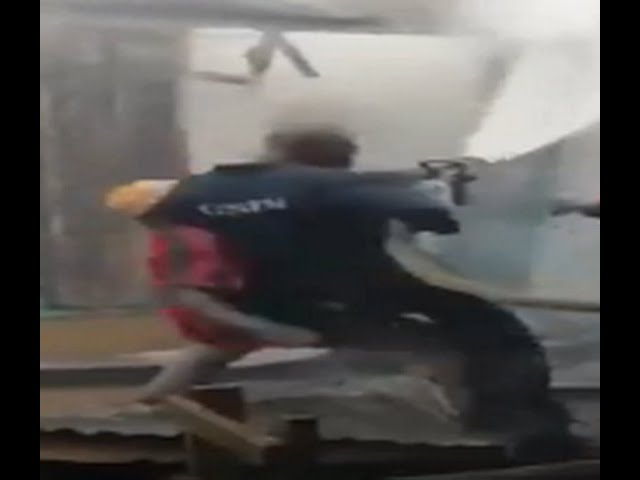 Butcher’s attempt to help fire fighter goes wrong [Video]