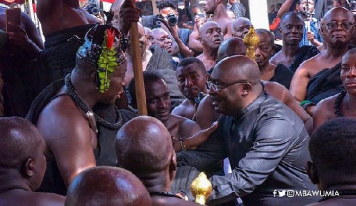 Vice-President Bawumia consoling Asantehene Otumfuo Osei Tutu II