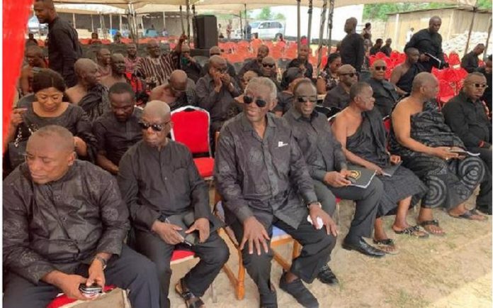 Former President John Agyekum Kufuor with some officials at Tommy Amematekpor's funeral in Agbozume