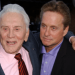 Kirk Douglas with son Michael Douglas (Getty Images)