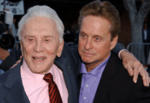 Kirk Douglas with son Michael Douglas (Getty Images)