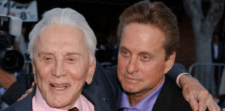 Kirk Douglas with son Michael Douglas (Getty Images)