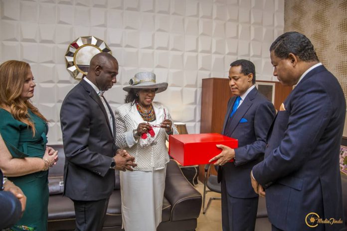 Pastor Chris Oyakhilome accepting gift from Wife (middle) of late Bishop Benson Idahosa