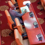 Coronavirus: Ras Mubarak wears nose mask in Parliament