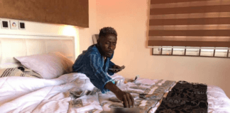 Shatta Wale shows off his money in bed