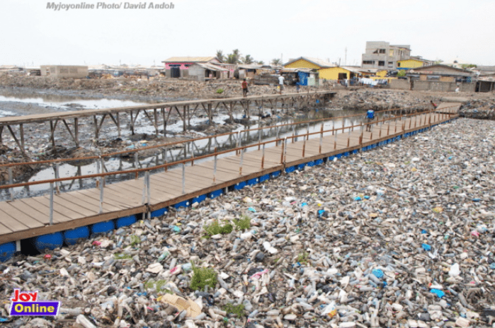 Ban plastic: Chemu Lagoon Floating Bridge choked with plastic | Photo by David Andoh/ myjoyonline.com (Ghana)