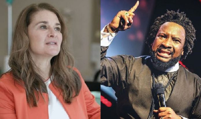 Sonnie Badu (R), Melinda Gates (L) Sonnie Badu (R), Melinda Gates (L)