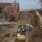 Coronavirus: New York using mass graves amid outbreak