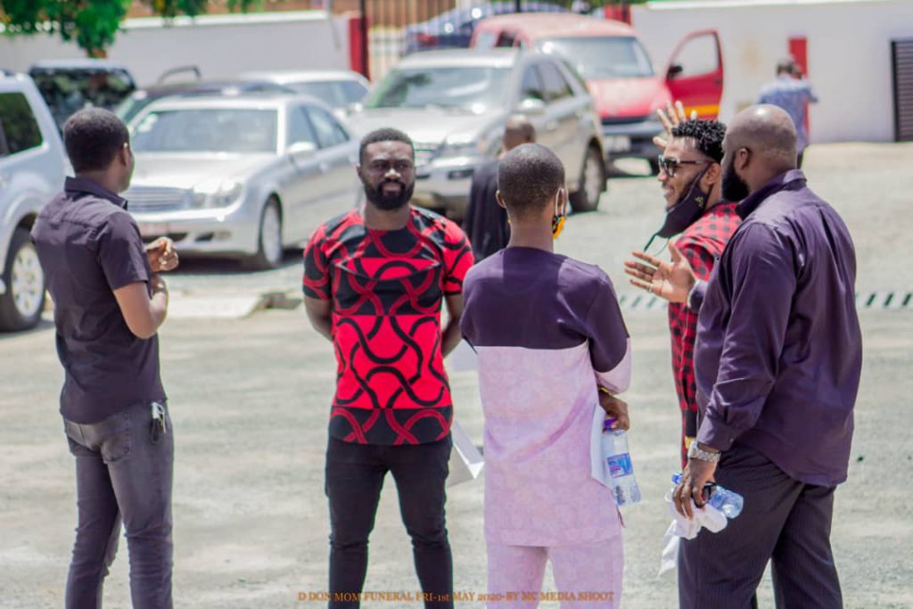 Hitz FM's Mic Gizo faces the camera (red and black shirt)