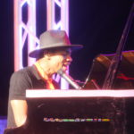 Kidi plays piano at 3Music Awards