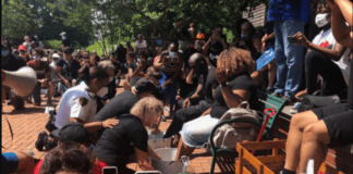 Faith and Soboma Wokoma, who helped host the event, sat down on a park bench and members of the community surrounded them, washing their feet while asking for forgiveness. Source: Tori Bush