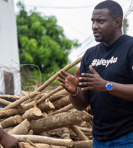 John Dumelo dredges big gutter that causes flood at West Legon 