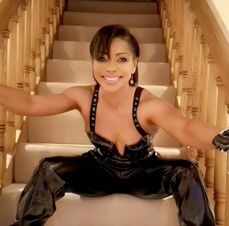 Stephanie Benson shows off adorable family [Video]