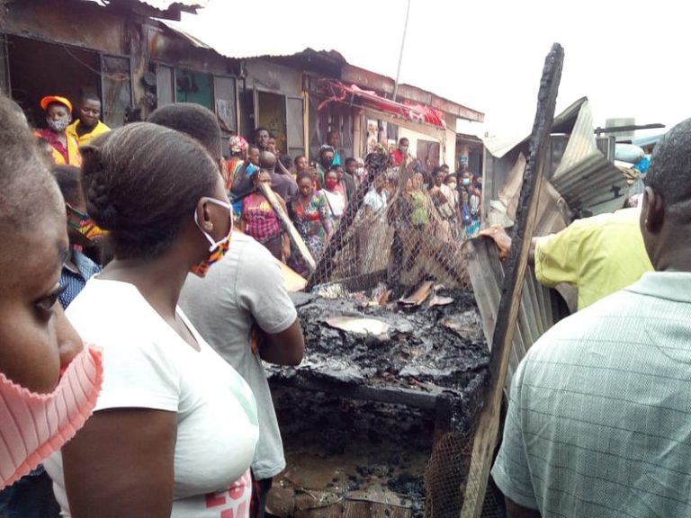 Over 60 shops in Koforidua market centre razed down by fire [Video]