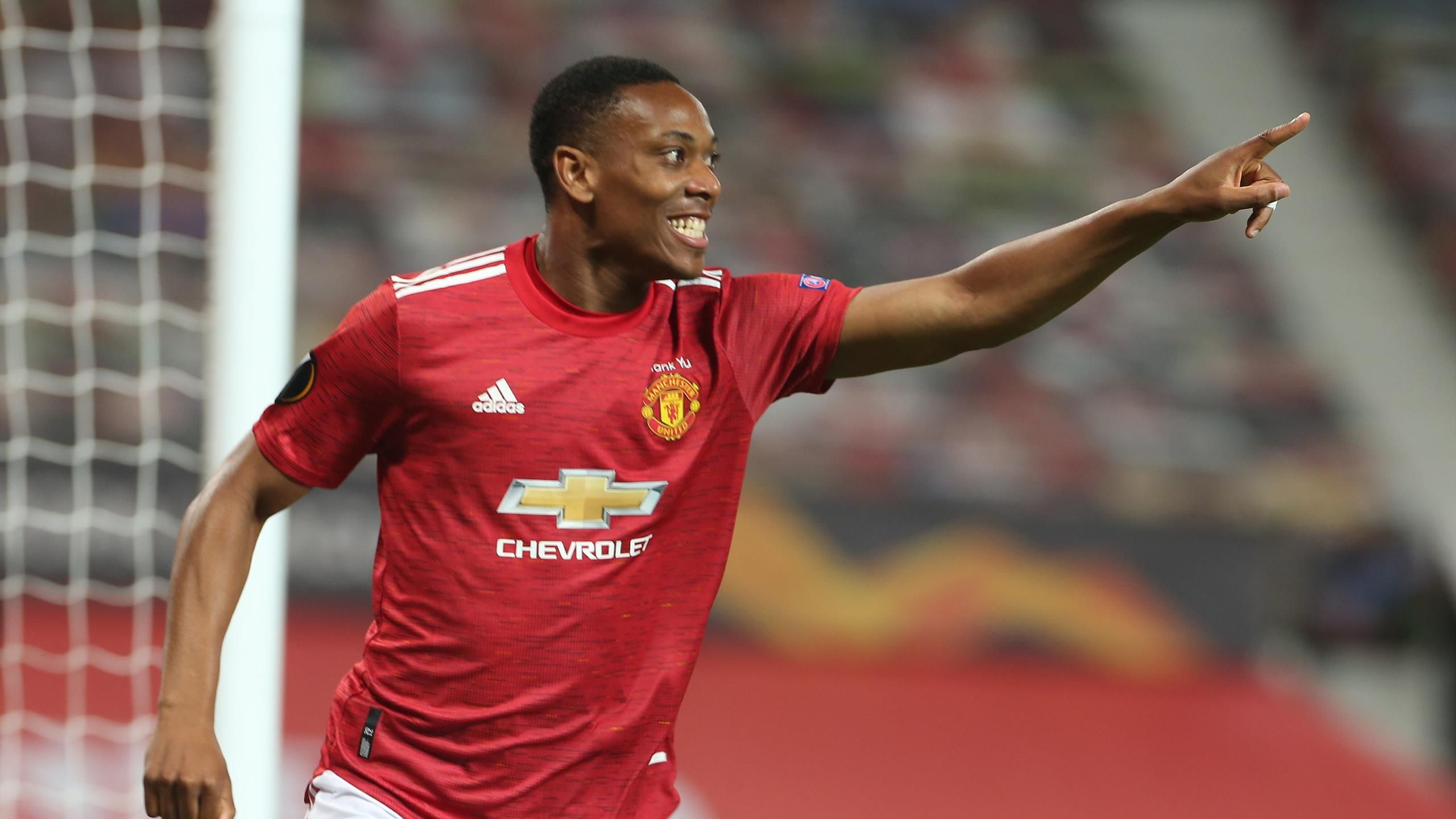 Anthony Martial strikes late as Man Utd ease through to quarter-finals