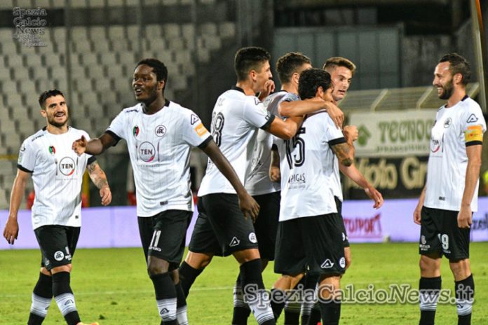 Emmanuel Gyasi with teammates