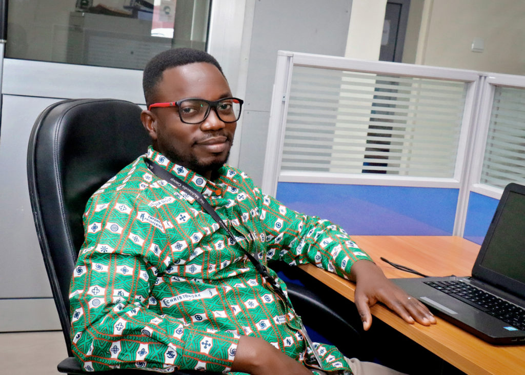 100 photos from the unveiling of Multimedia's 25th anniversary cloth