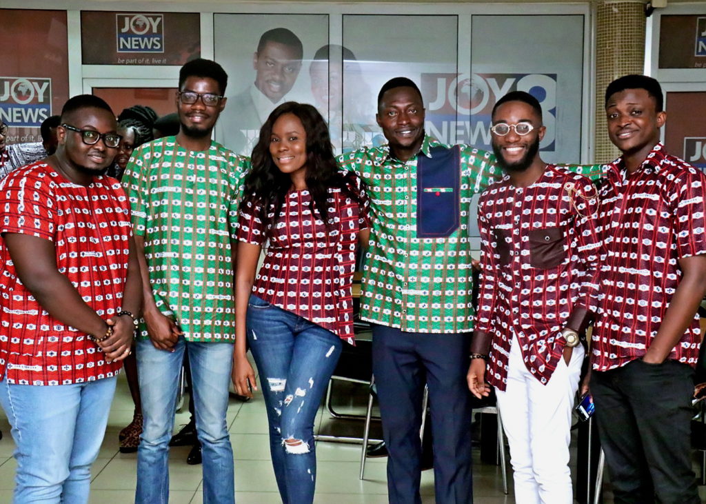 100 photos from the unveiling of Multimedia's 25th anniversary cloth