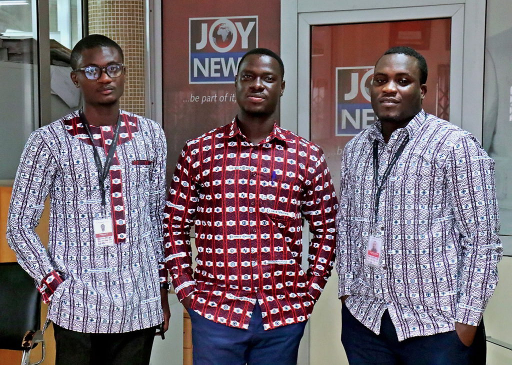 100 photos from the unveiling of Multimedia's 25th anniversary cloth