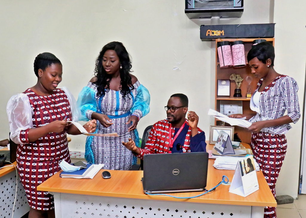 100 photos from the unveiling of Multimedia's 25th anniversary cloth