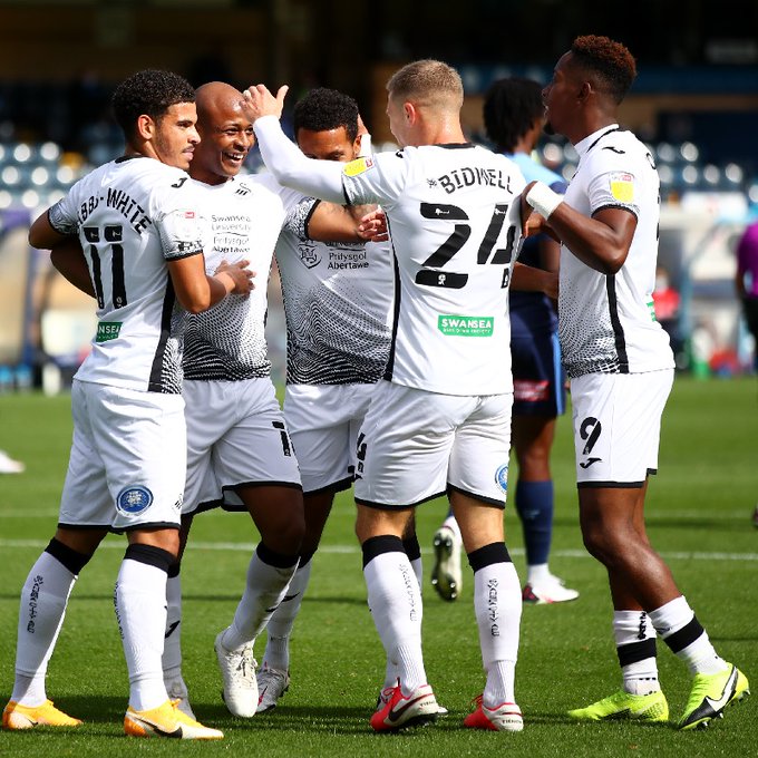 Andre Ayew celebrates with teammates