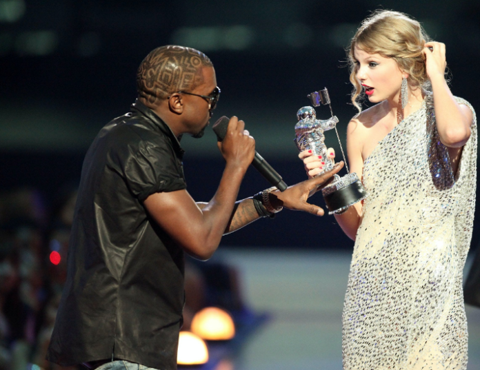 Kanye West and Taylor Swift at 2009 VMAs