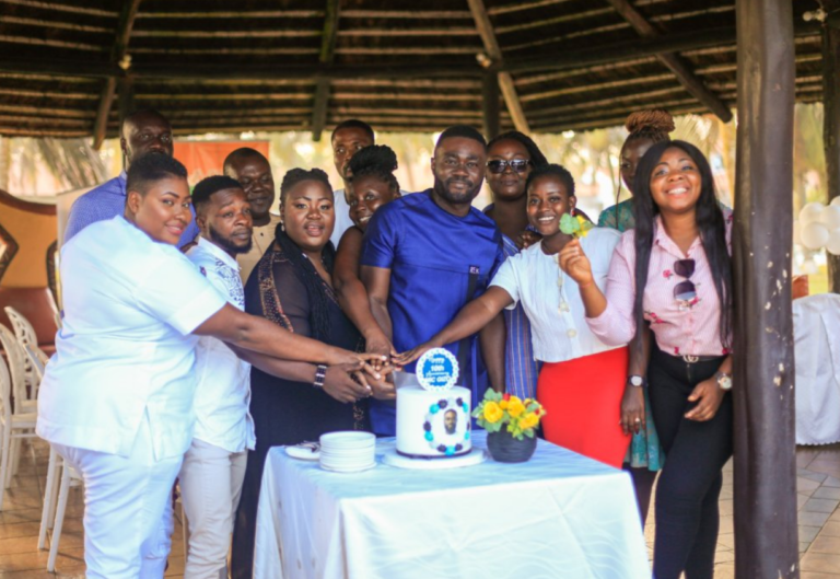 Hitz FM’s Mic Gizo joined by his loyal fans to mark 10 years with The Multimedia Group [Photos]